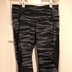 Old Navy Camo Capri leggings
